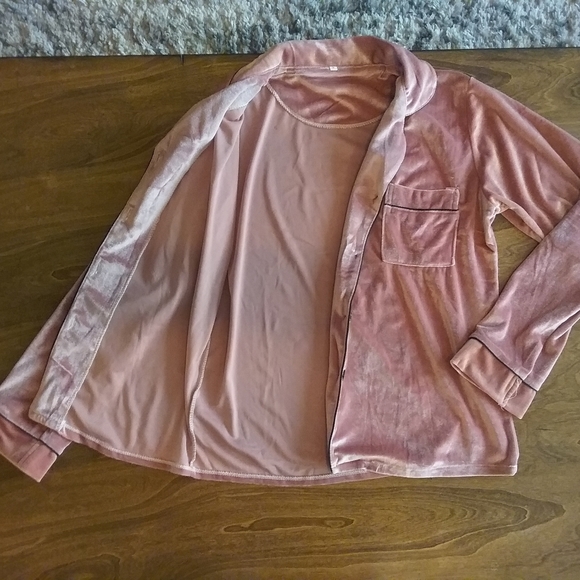 SHEIN Velvet Blush Pajamas ☺ 💤 Size Small - Picture 9 of 16